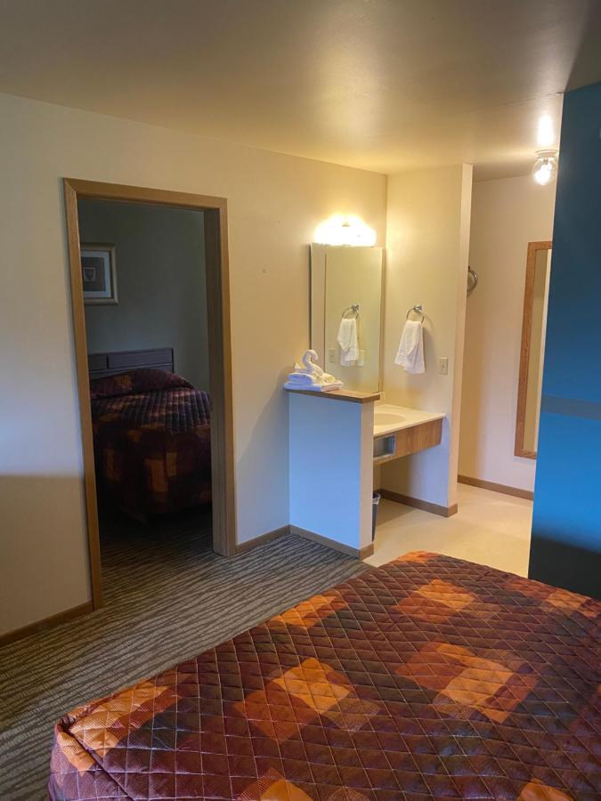 Malibu Inn Lake Delton ภายนอก รูปภาพ